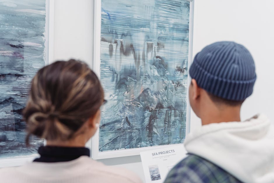 Esposizione di pittura astratta in un museo